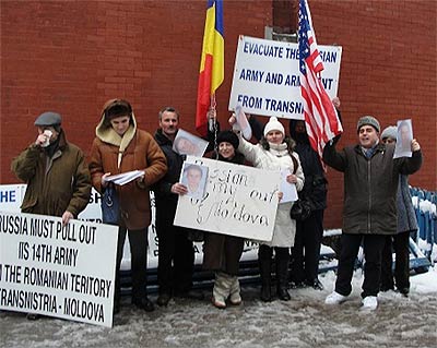 Новый Регион: На митинге в Страсбурге выходцы из Республики Молдова потребовали вывести российские войска из Приднестровья