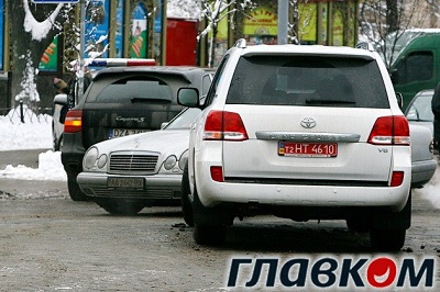 Новый Регион: СМИ: Российский политтехнолог в Киеве на Porsche протаранил Land Cruiser Тигипко (ФОТО)