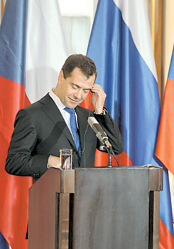 Вчера Медведев прокомментировал обвинения в фальсификации выборов в пользу ЕР