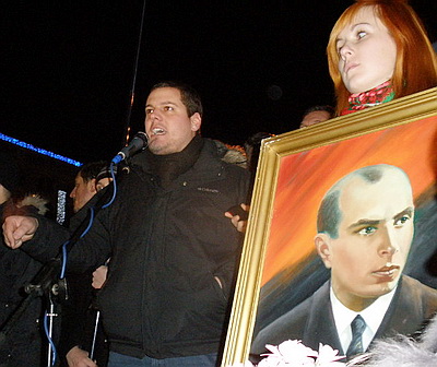 Новый Регион: В Киеве прошло факельное шествие по случаю дня рождения Степана Бандеры (ФОТО, ВИДЕО)