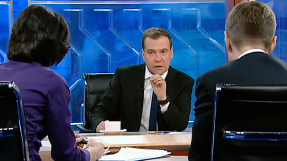 Эксперты: Медведев снова хочет в тандем