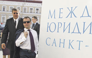 Не юридический вопрос Дмитрия Медведева